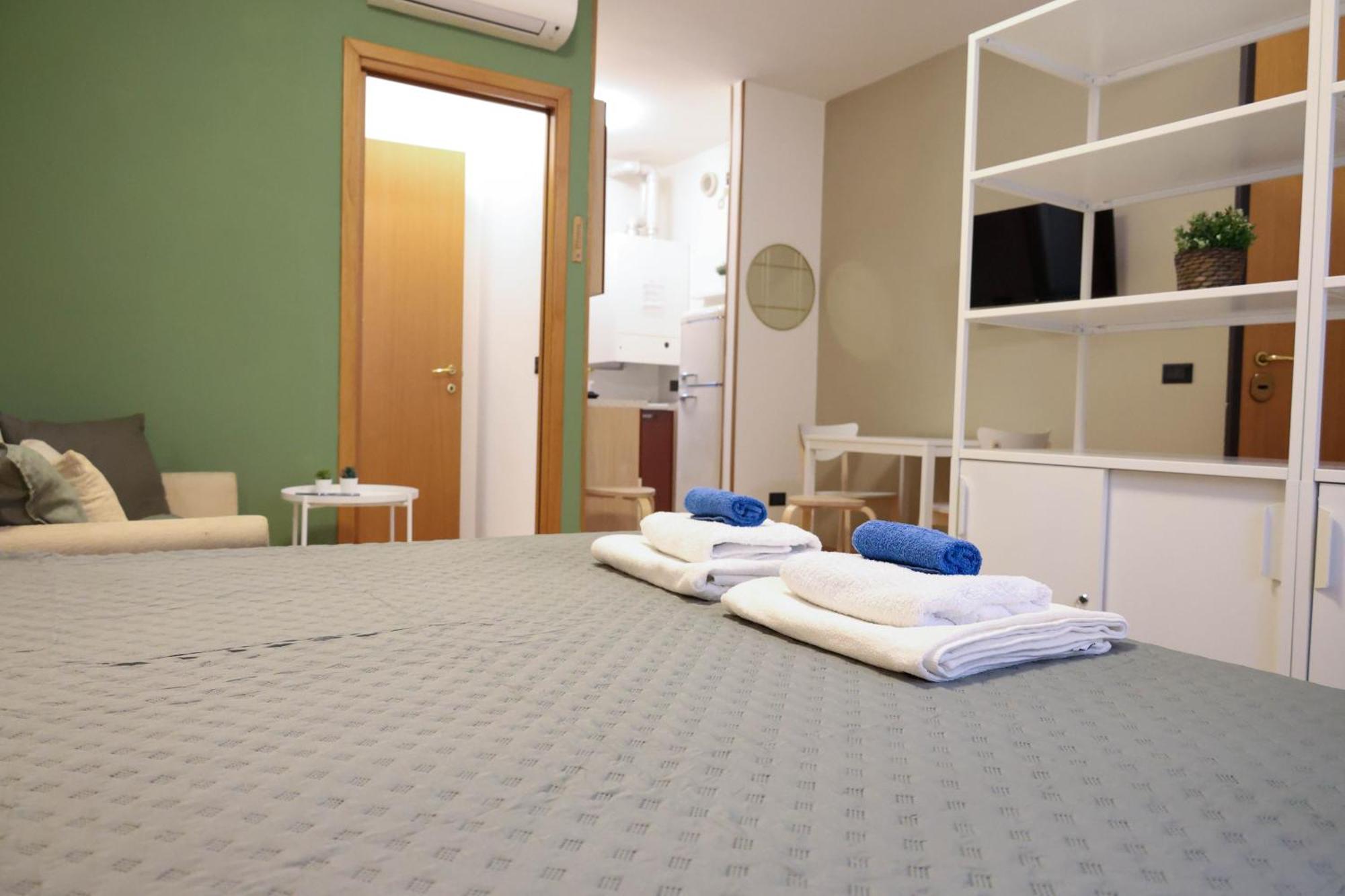 Nel Centro Di Desenzano Apartment Desenzano del Garda Luaran gambar